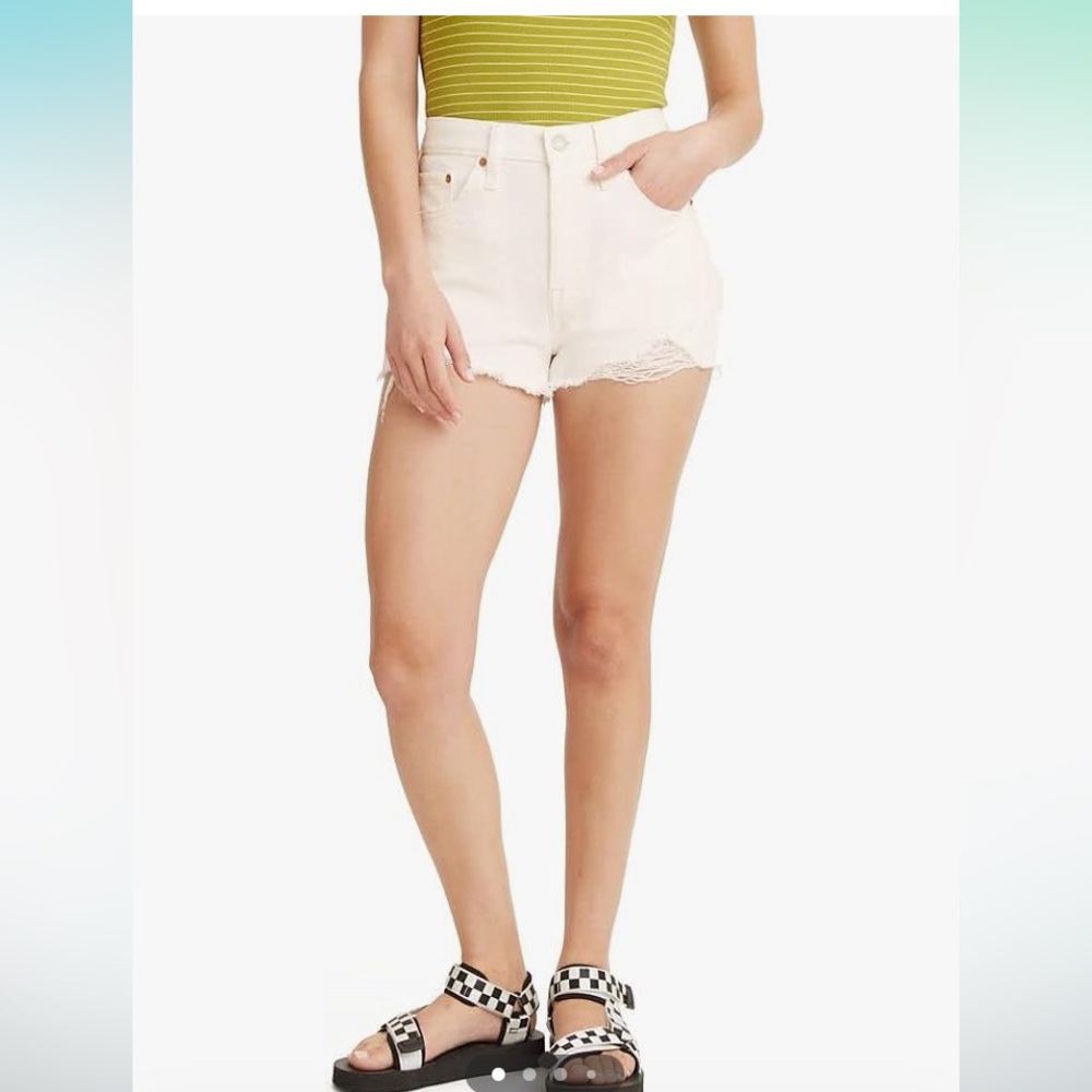 Levi 501 button fly white shorts. Size W30 NWOT {1234}